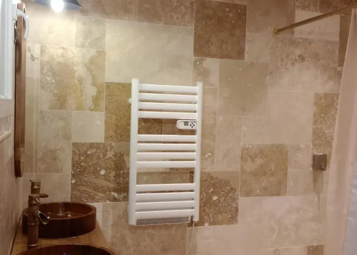 Et Table D'hotes Au Coin De La Cite